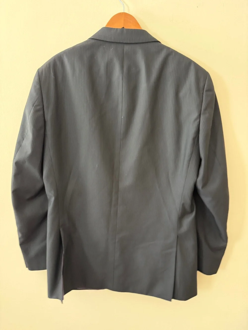 J. Ferrar Modern Fit Men’s 2-Piece Suit 42R Charcoal Black Tonal Stripe